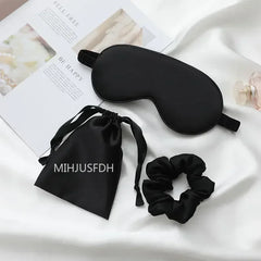 Sleep mask with silk lining