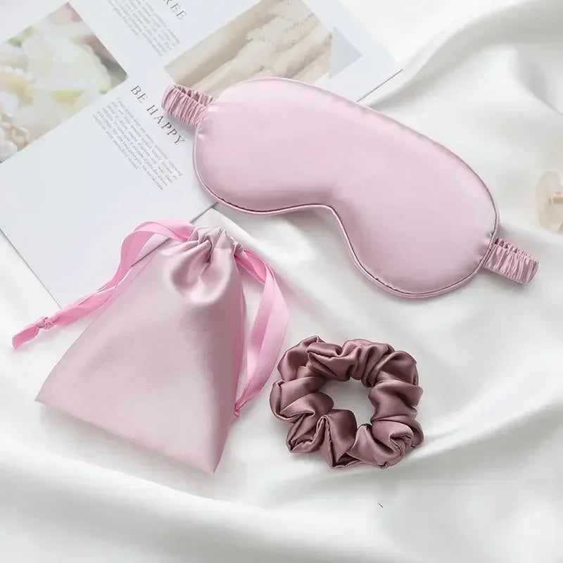 Sleep mask with silk lining