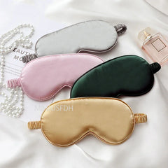 Sleep mask with silk lining